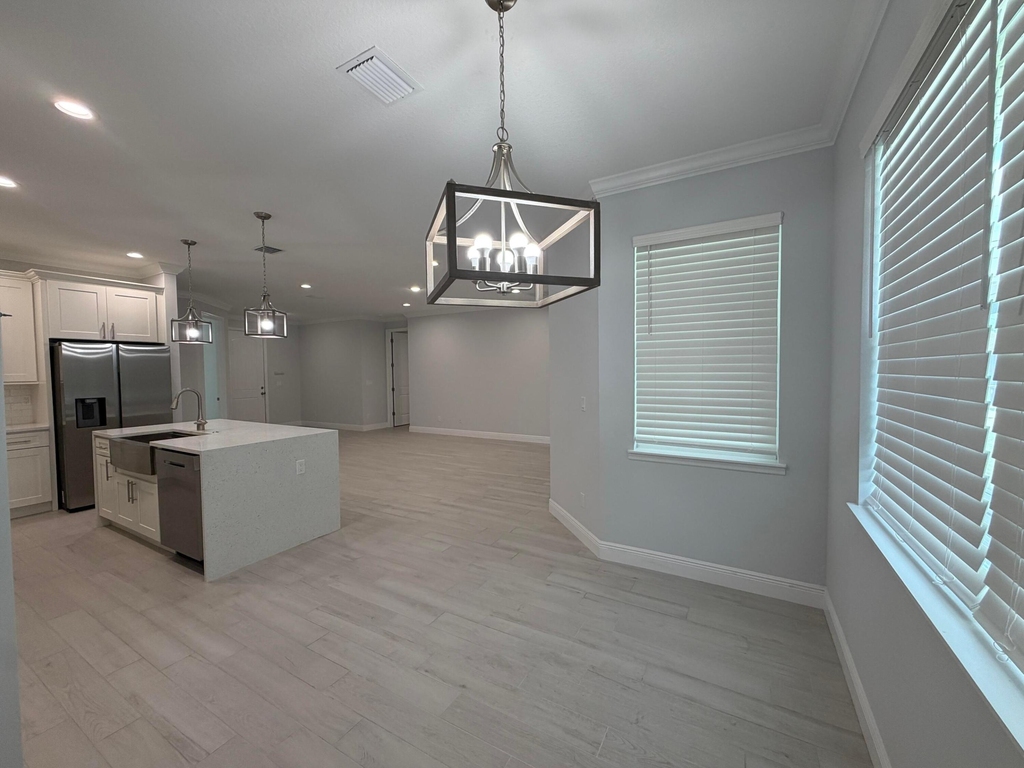 2329 Sw Alminar Street - Photo 6