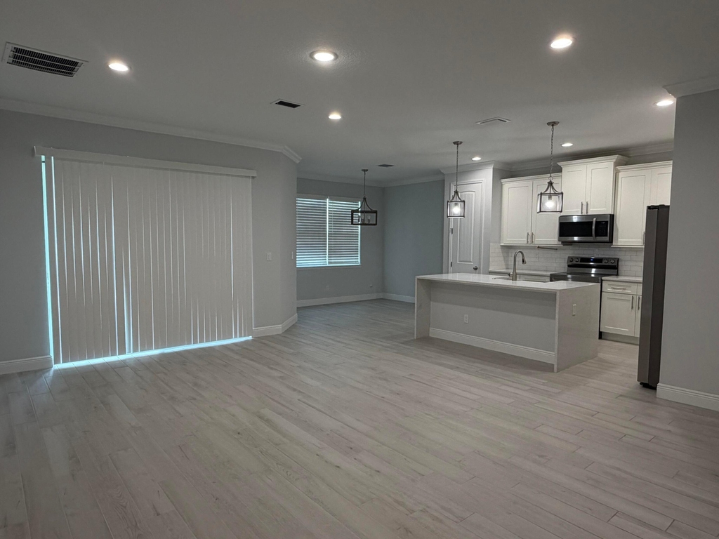 2329 Sw Alminar Street - Photo 4