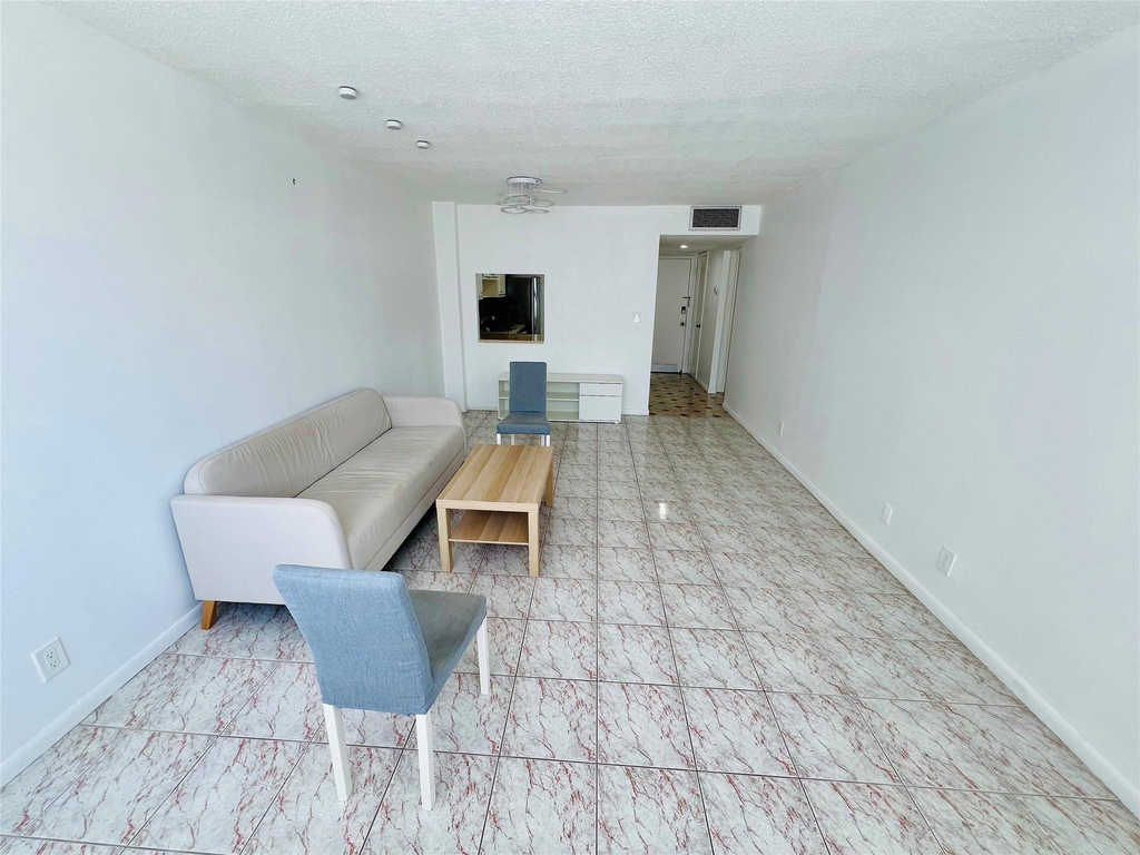 211 Ne 8th Avenue - Photo 2