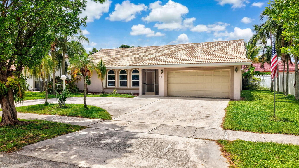 2171 Nw 76th Avenue - Photo 0
