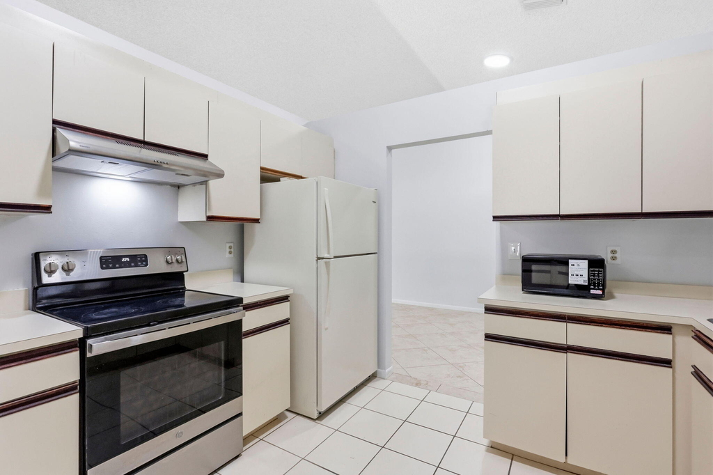 2171 Nw 76th Avenue - Photo 14