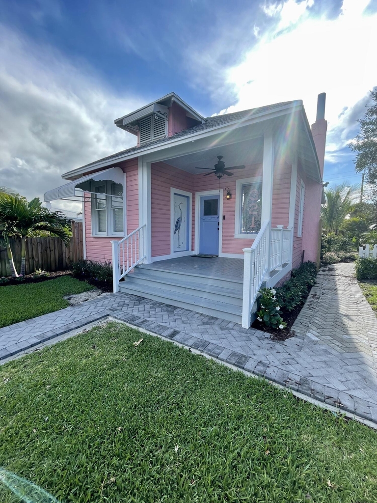 321 N L Street - Photo 1