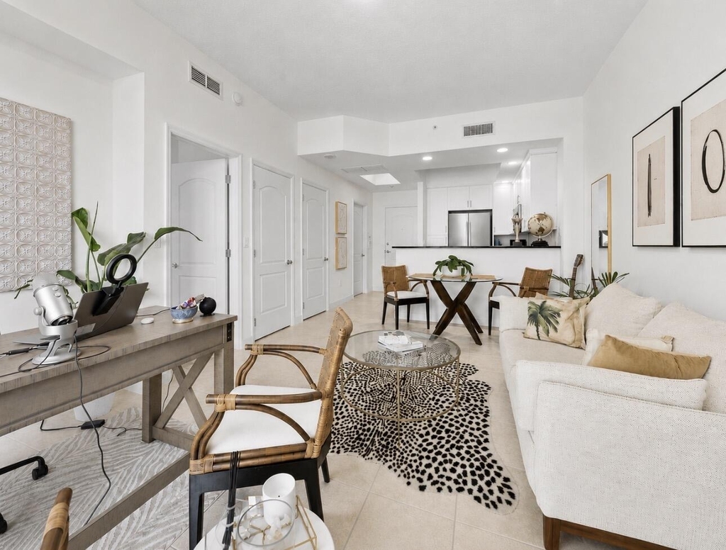 801 S Olive Avenue - Photo 0