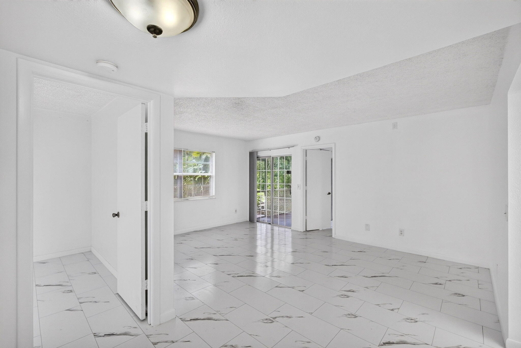 1628 Se Green Acres Circle - Photo 4