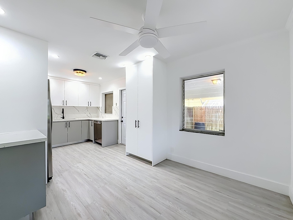 1110 Sw 31st Street - Photo 6
