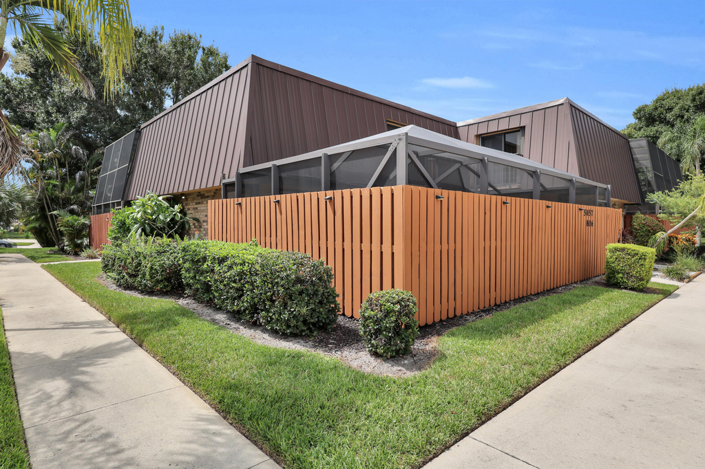 5857 Se Windsong Lane - Photo 0