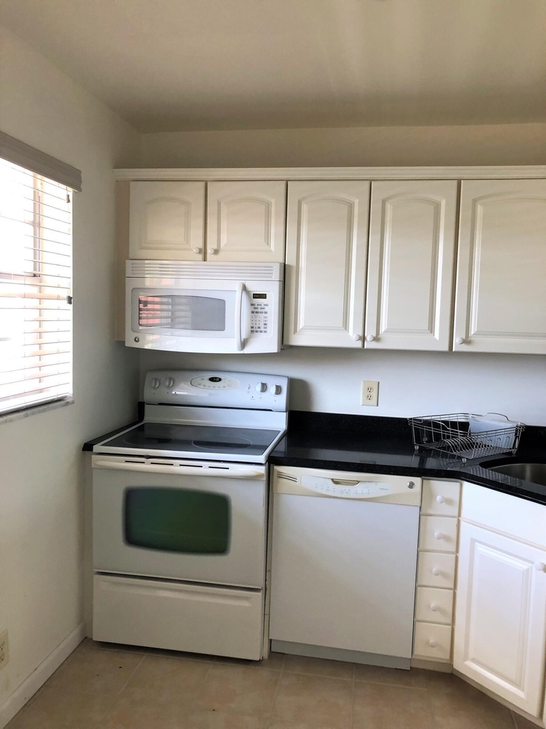 12011 Poinciana Boulevard S - Photo 2