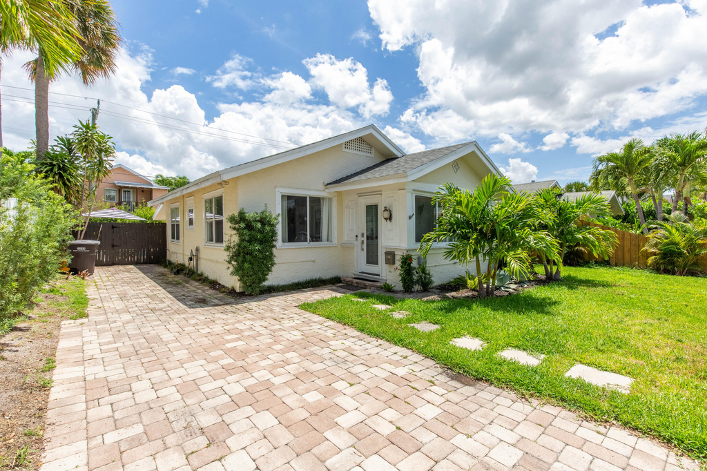 210 Malverne Road - Photo 0