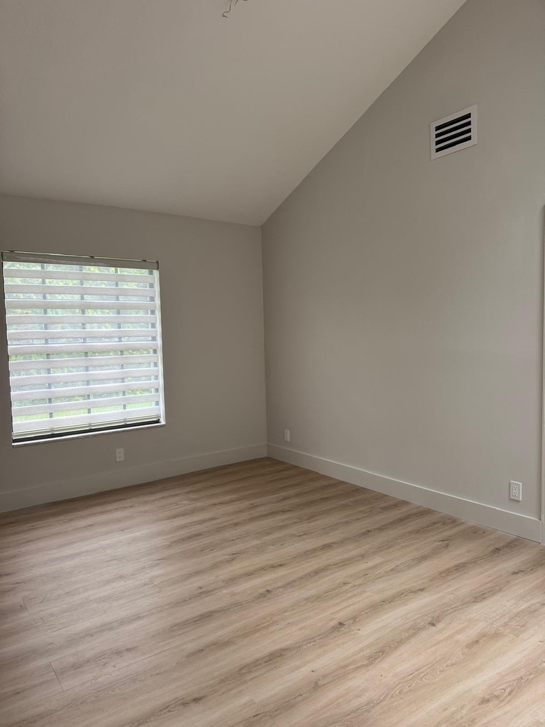 13479 Fountain View Boulevard - Photo 18