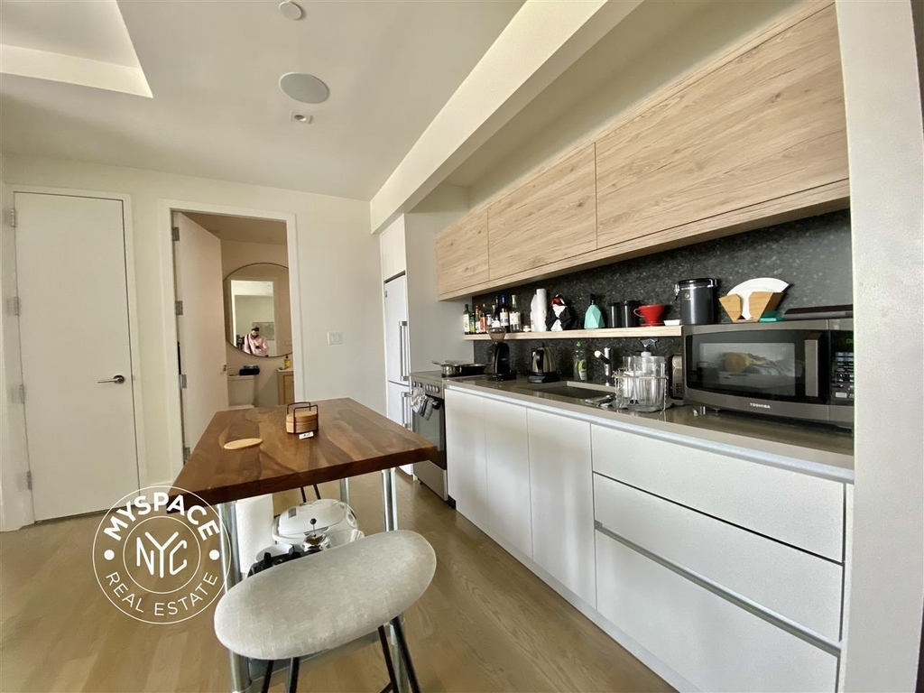 1068 Fulton Street - Photo 2
