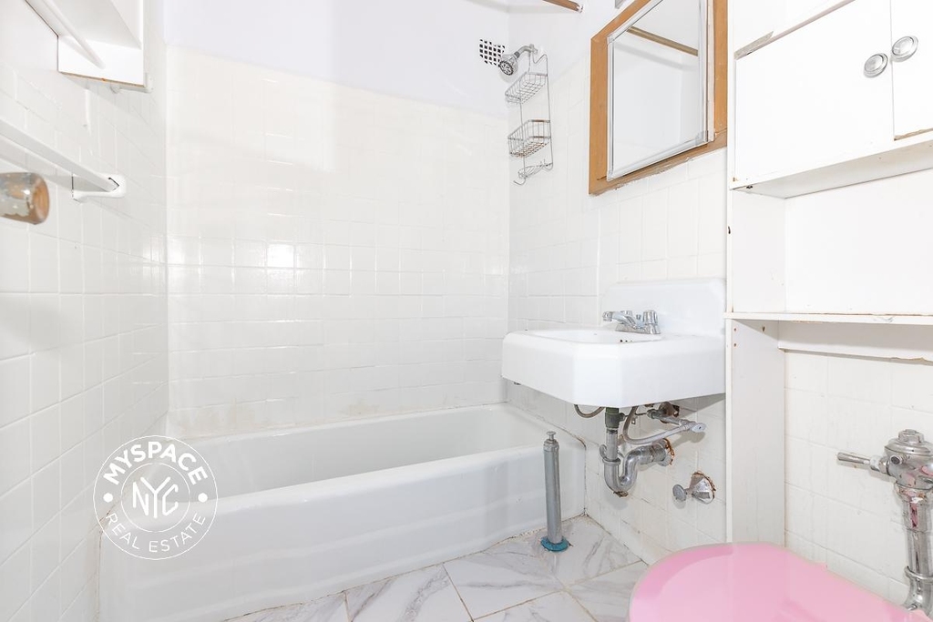 250 Clarkson Avenue - Photo 7