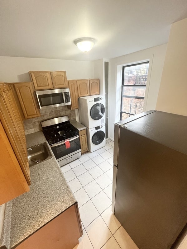 600 West 138th Street - Photo 2