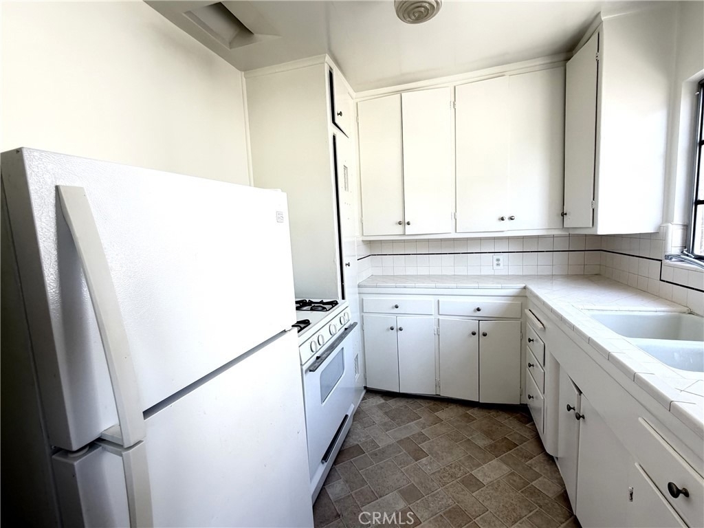 16 W Grand Avenue - Photo 4