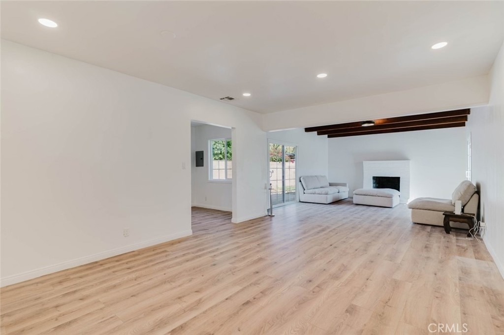 19427 Hart Street - Photo 3