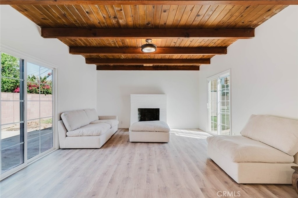 19427 Hart Street - Photo 5