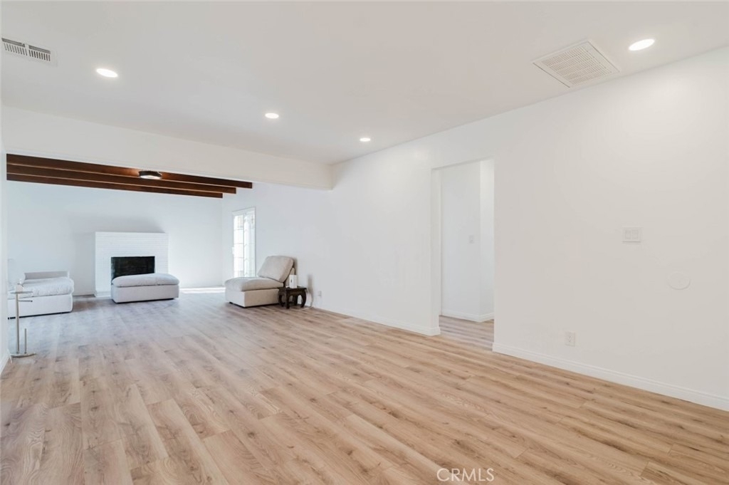 19427 Hart Street - Photo 4