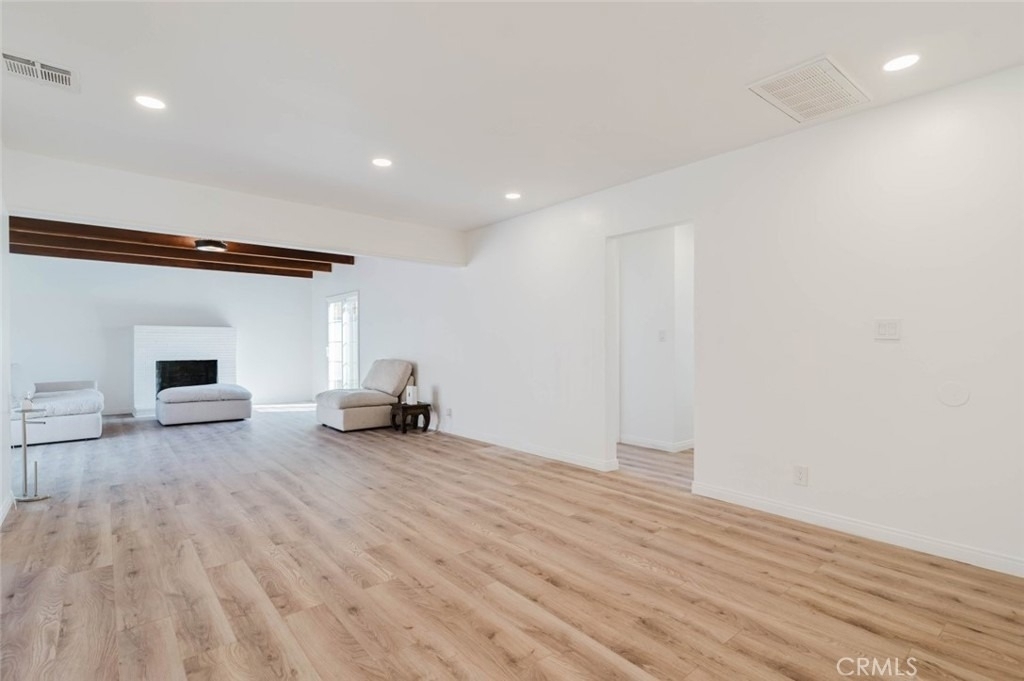 19427 Hart Street - Photo 4