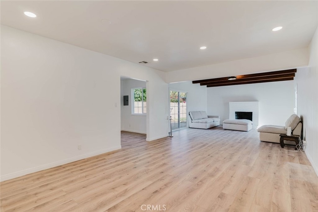 19427 Hart Street - Photo 3