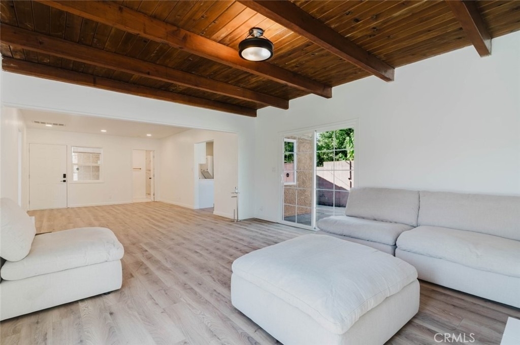 19427 Hart Street - Photo 7