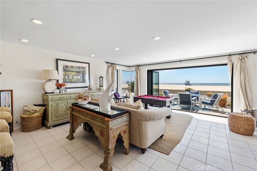 536 The Strand - Photo 7