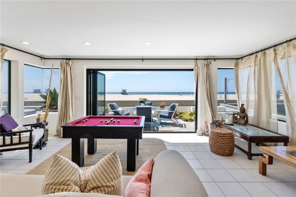 536 The Strand - Photo 6
