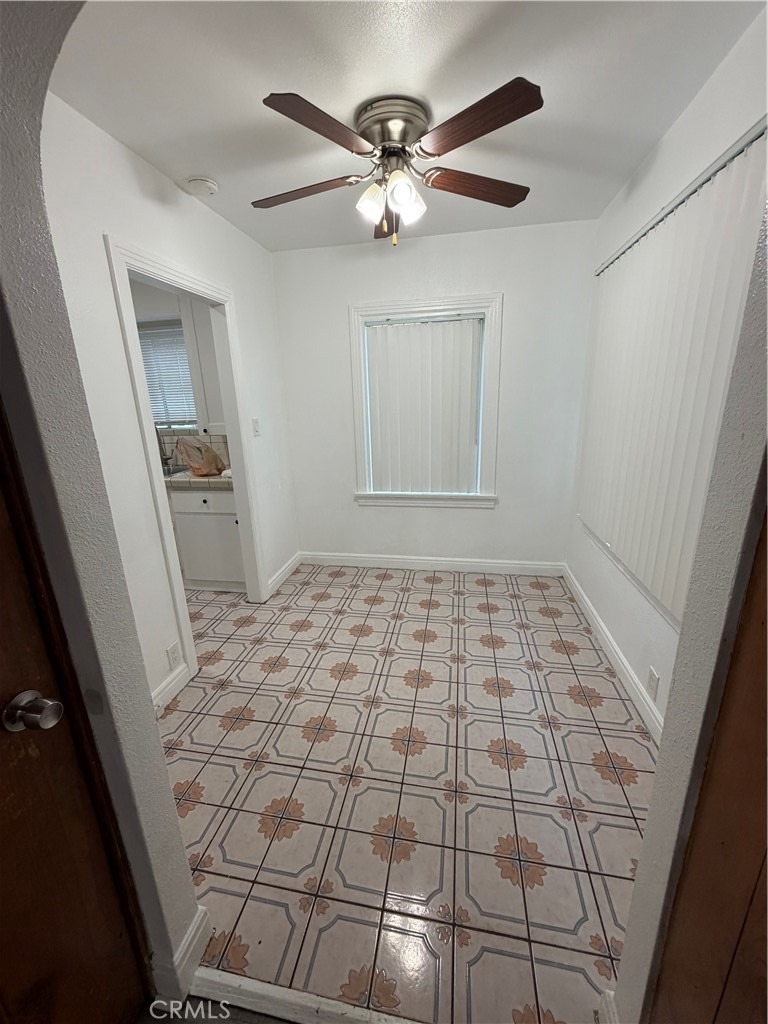 1802 E Glenoaks - Photo 3