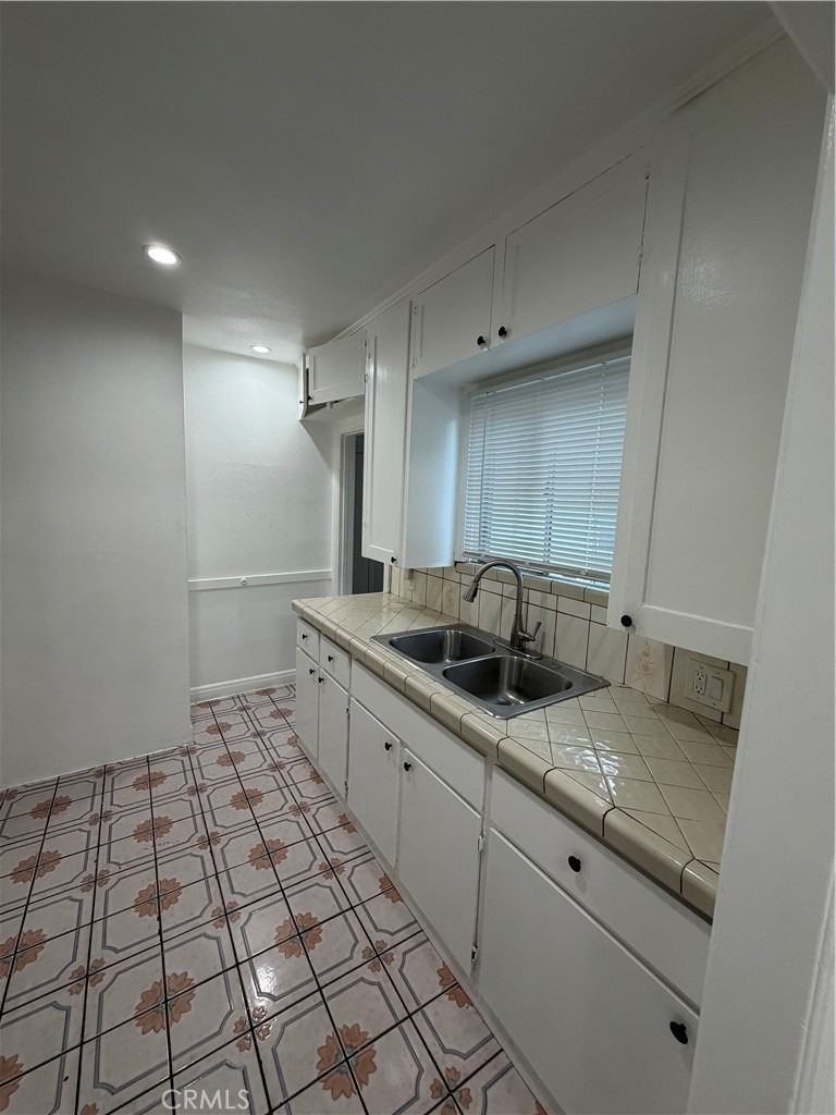 1802 E Glenoaks - Photo 7