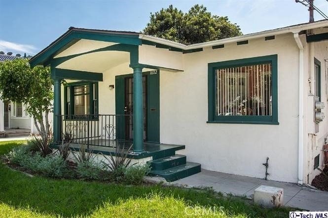 1802 E Glenoaks - Photo 0