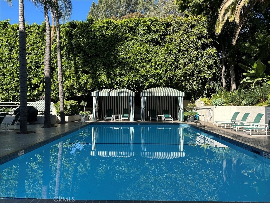 1131 Alta Loma Road - Photo 11