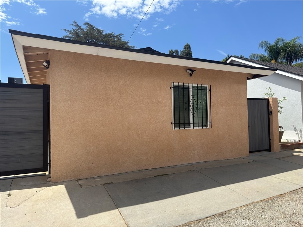 11022 Louise Avenue - Photo 8