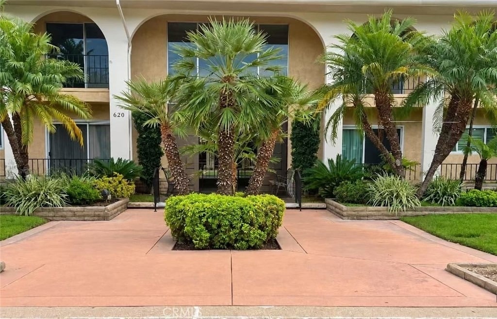 620 W Huntington - Photo 13