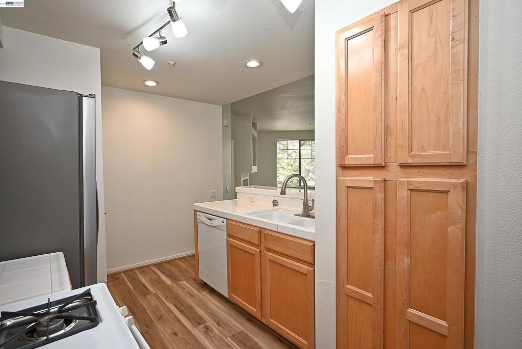 280 Caldecott Ln - Photo 9