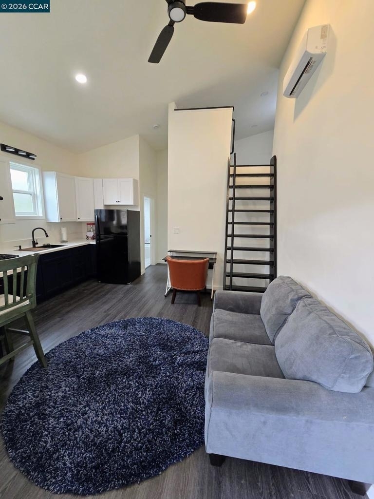 901 Pine St - Photo 5