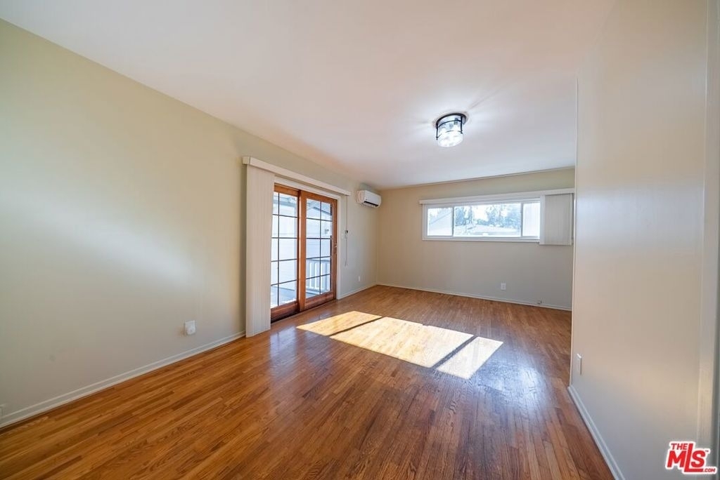 2551 S Bentley Avenue - Photo 11