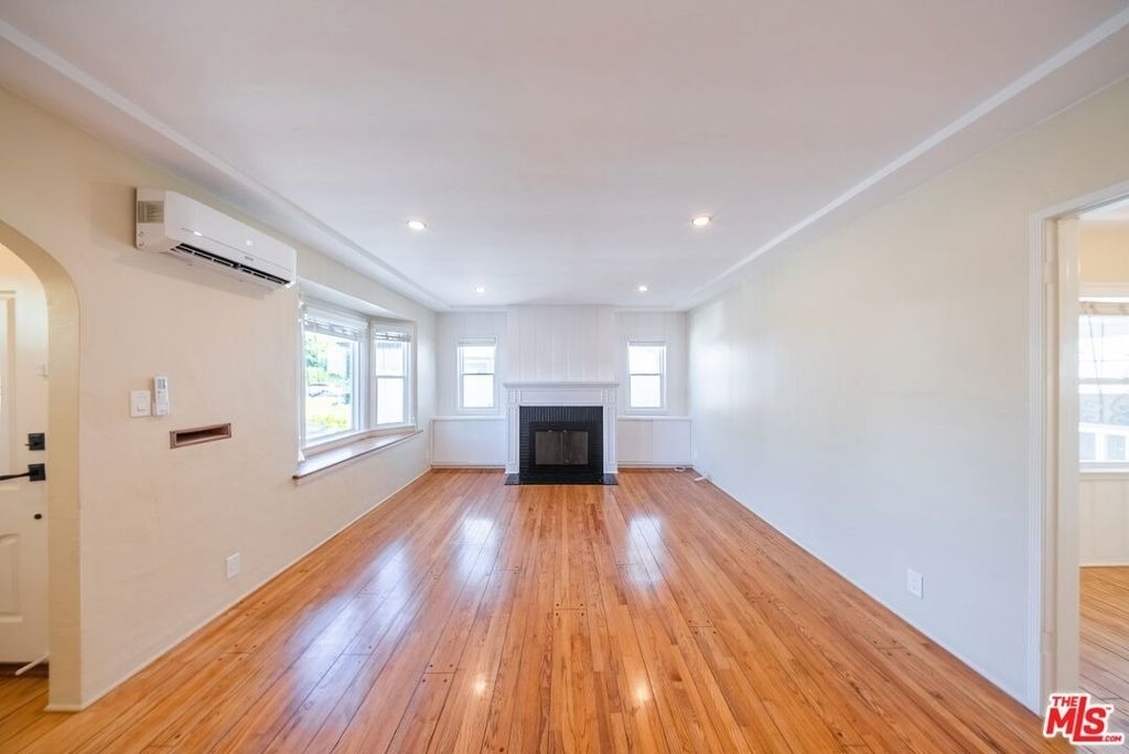2551 S Bentley Avenue - Photo 3