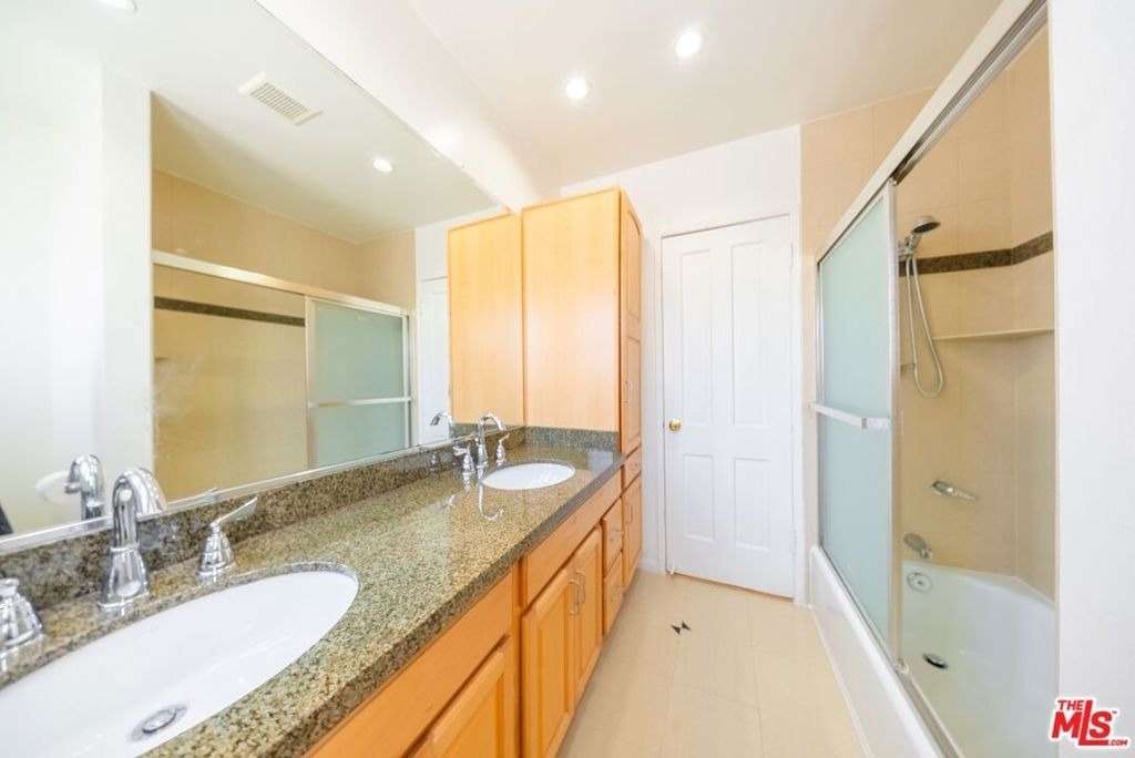 2551 S Bentley Avenue - Photo 8