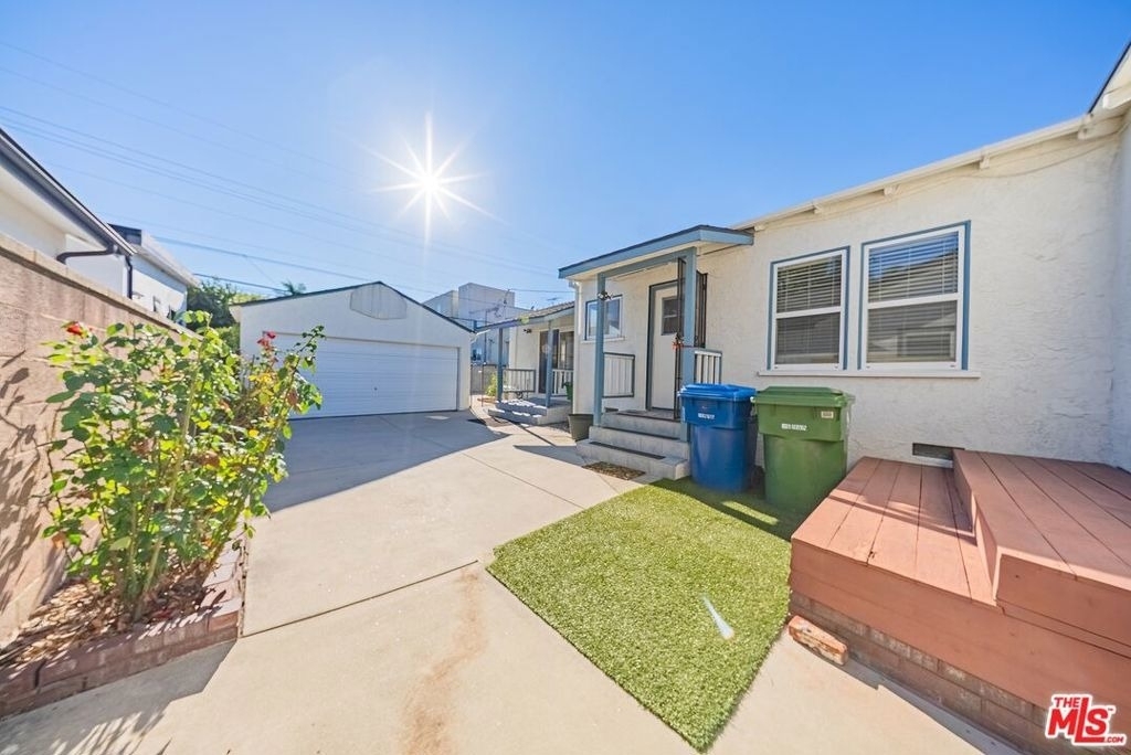 2551 S Bentley Avenue - Photo 12