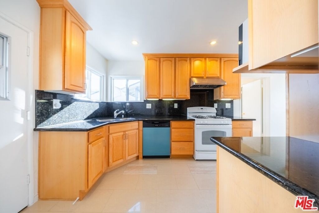 2551 S Bentley Avenue - Photo 6