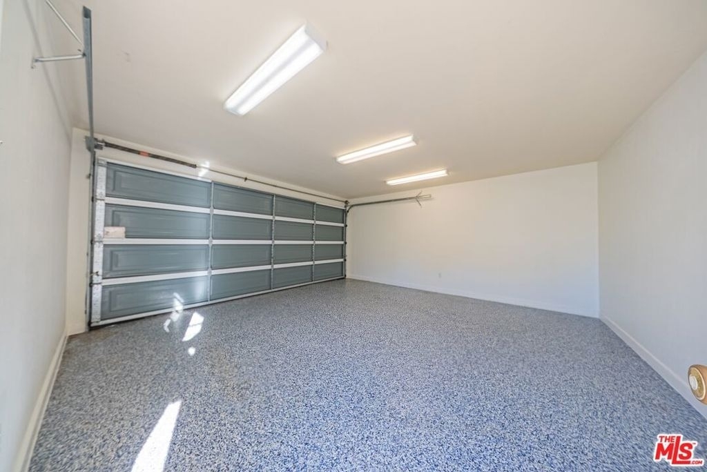 2551 S Bentley Avenue - Photo 13