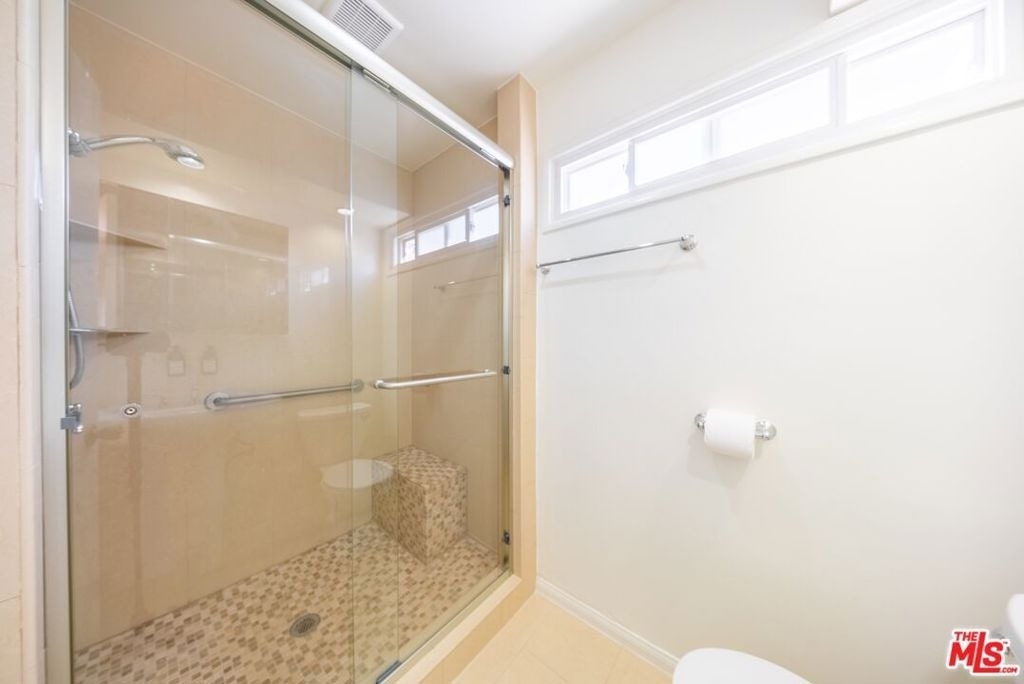2551 S Bentley Avenue - Photo 10