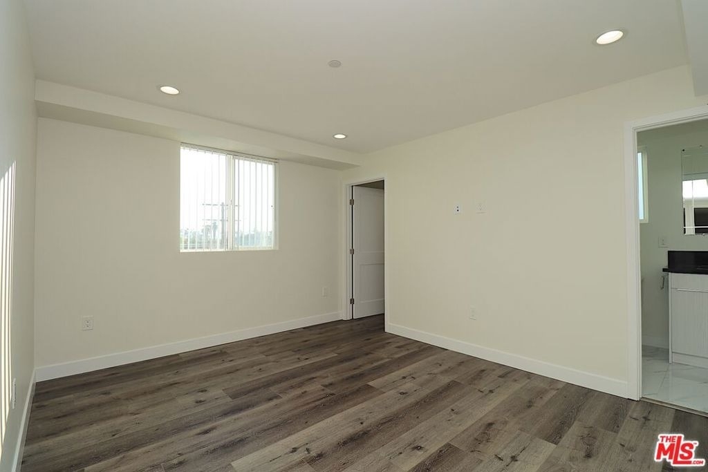2121 S Burnside Avenue - Photo 26