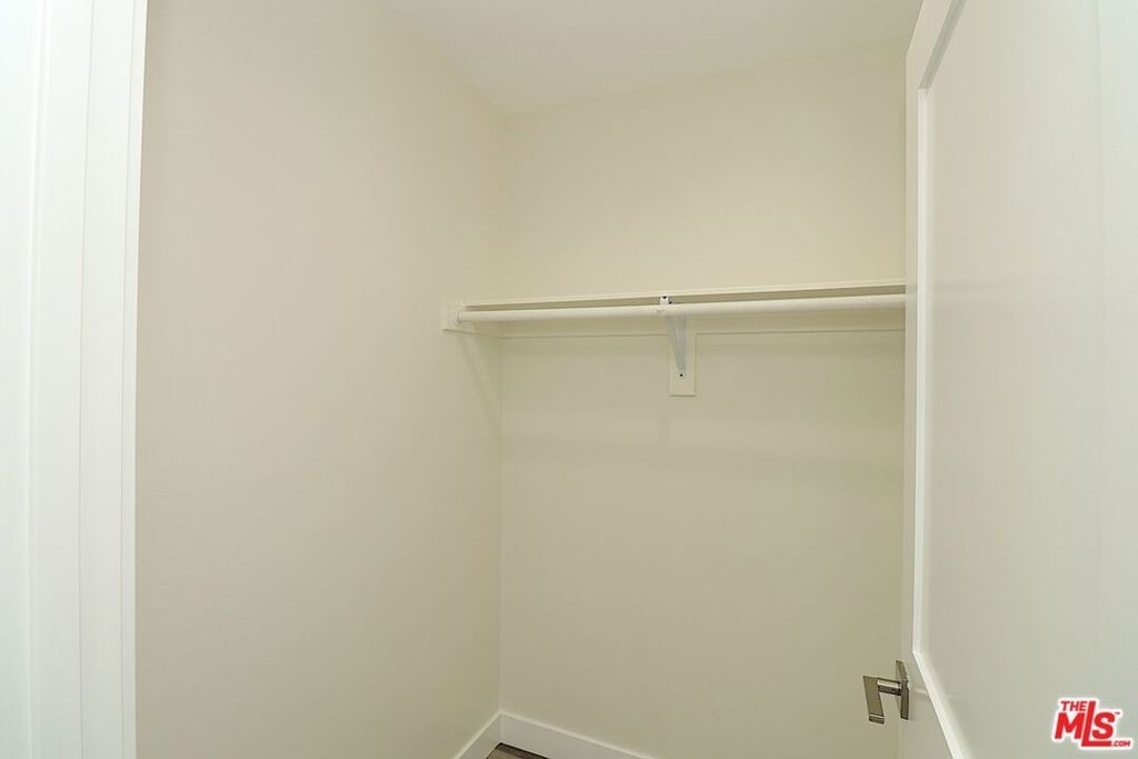 2121 S Burnside Avenue - Photo 21