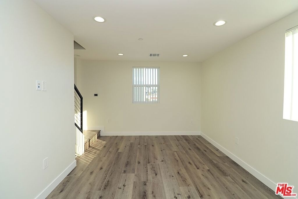 2121 S Burnside Avenue - Photo 3