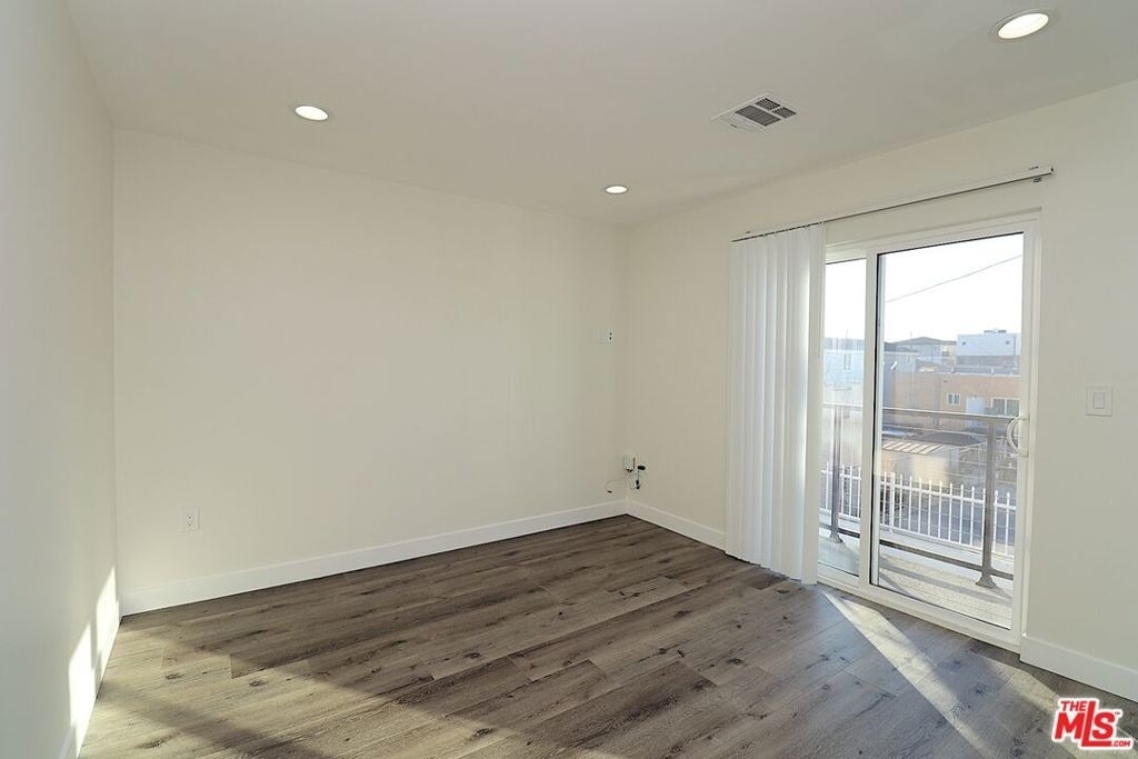 2121 S Burnside Avenue - Photo 16