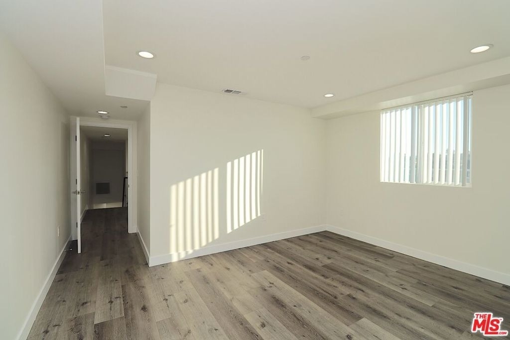 2121 S Burnside Avenue - Photo 30