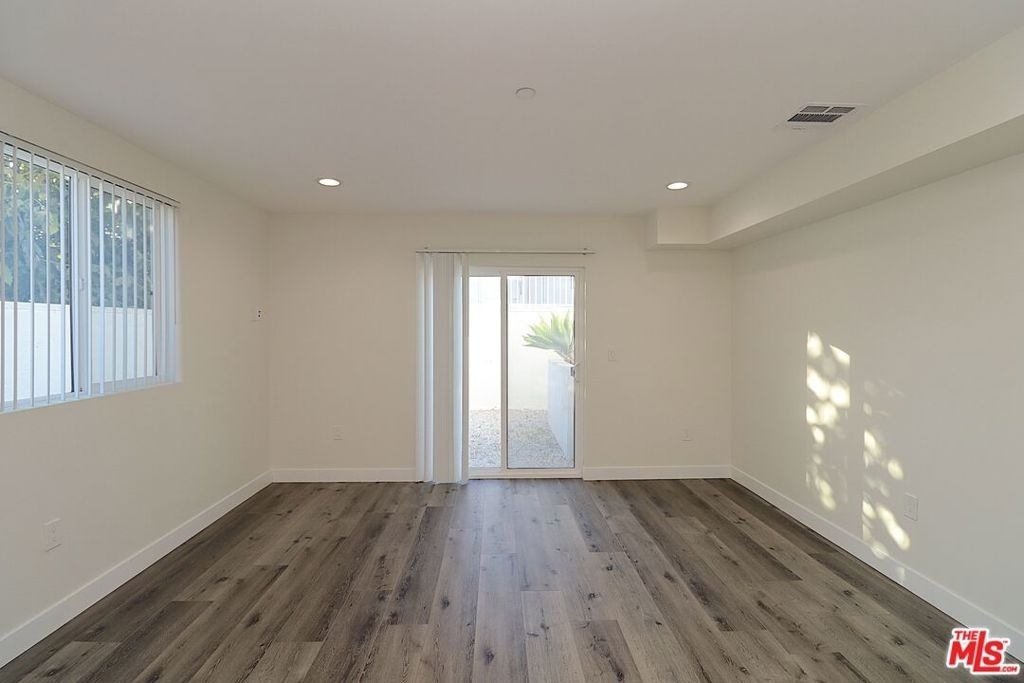 2121 S Burnside Avenue - Photo 23