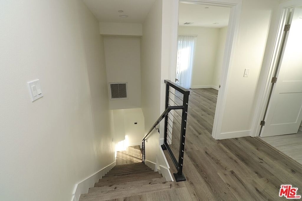 2121 S Burnside Avenue - Photo 12