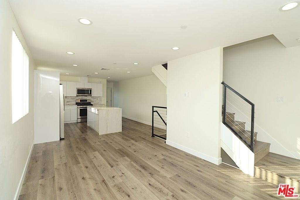 2121 S Burnside Avenue - Photo 1