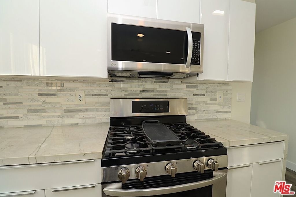 2121 S Burnside Avenue - Photo 9