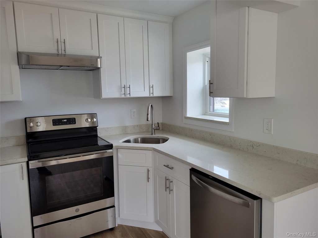 274 Main Street - Photo 2